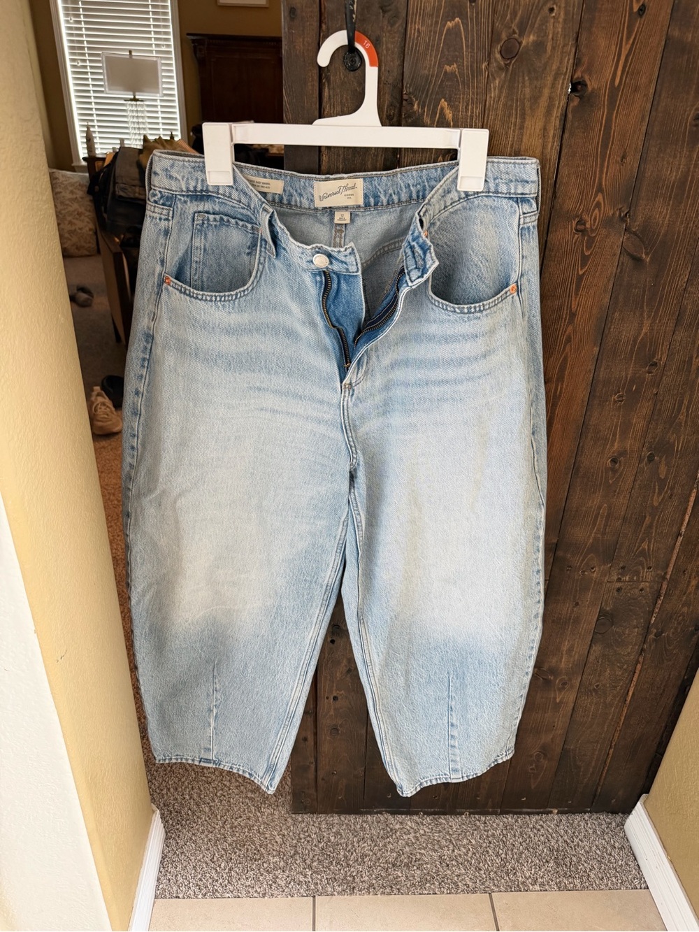 Universal Thread Light Wash Women's Barrel Leg Jeans